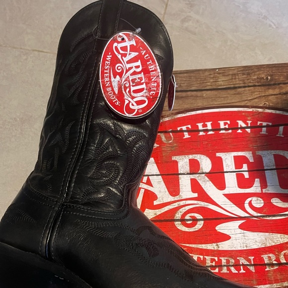 Authentic Laredo - Picture 3 of 16